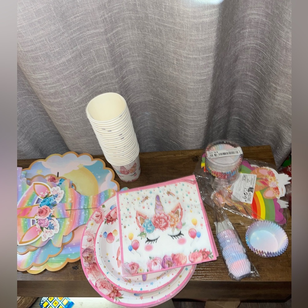 Unicorn Party Supplies Set - Pink and White